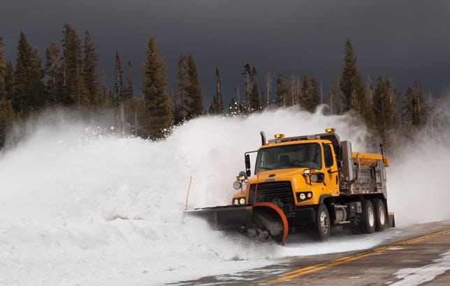 114sd-snow-plow-640x427.jpg