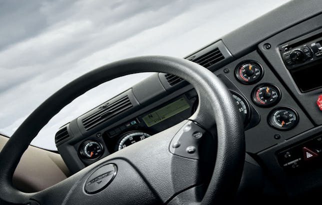 interior-steering-wheel-640x427.jpg